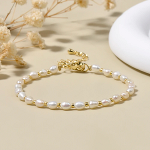 Minimalist Freshwater Pearl Bracelet with 18K Gold-Plated Beads – Elegant Handmade Jewelry