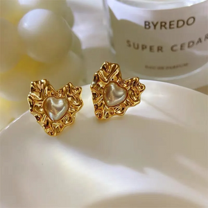 Textured gold-plated heart pearl earrings by Urban Gear – elegant hypoallergenic women’s jewelry
