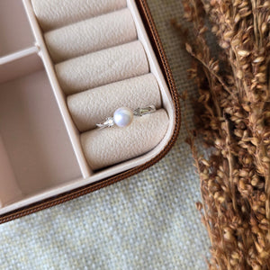 Minimal chandi ring with freshwater pearl