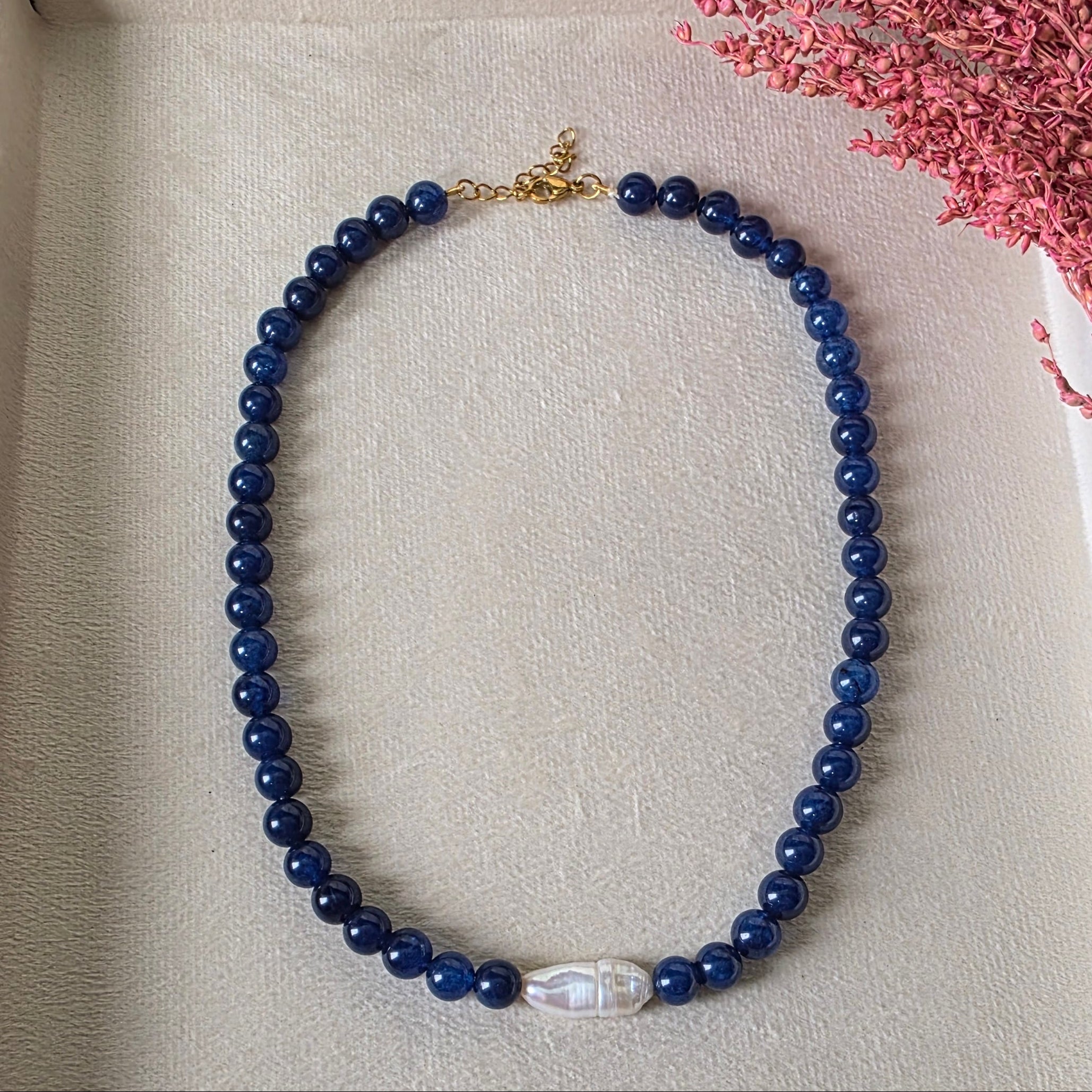 Lapis lazuli beaded necklace with pearl