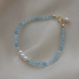 "Handmade Aquamarine and Freshwater Pearl bracelet with gold-plated details by Urban Gear"