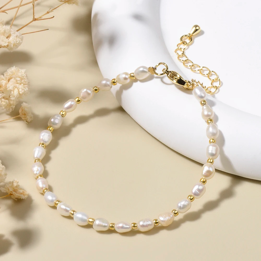 Minimalist Freshwater Pearl Bracelet with 18K Gold-Plated Beads – Elegant Handmade Jewelry