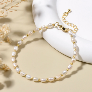 Minimalist Freshwater Pearl Bracelet with 18K Gold-Plated Beads – Elegant Handmade Jewelry