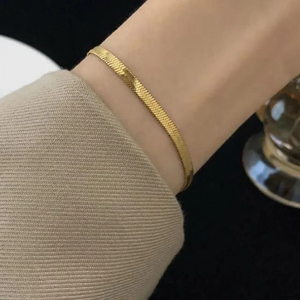 Elegant 18K Gold Flat Snake Bracelet – Minimalist Jewelry