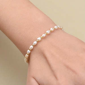 Minimalist Freshwater Pearl Bracelet with 18K Gold-Plated Beads – Elegant Handmade Jewelry