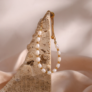Elegant Freshwater Pearl Bracelet – 18K Gold Plated Beaded Bracelet