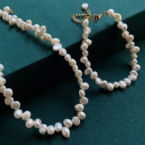Elegant Freshwater Pearl Necklace & Bracelet Set – 18K Gold-Plated Chain