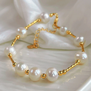 Elegant Freshwater Pearl Necklace & Bracelet Set – 18K Gold Plated accents