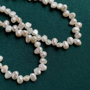 Elegant Freshwater Pearl Necklace & Bracelet Set – 18K Gold-Plated Chain