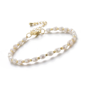 Minimalist Freshwater Pearl Bracelet with 18K Gold-Plated Beads – Elegant Handmade Jewelry