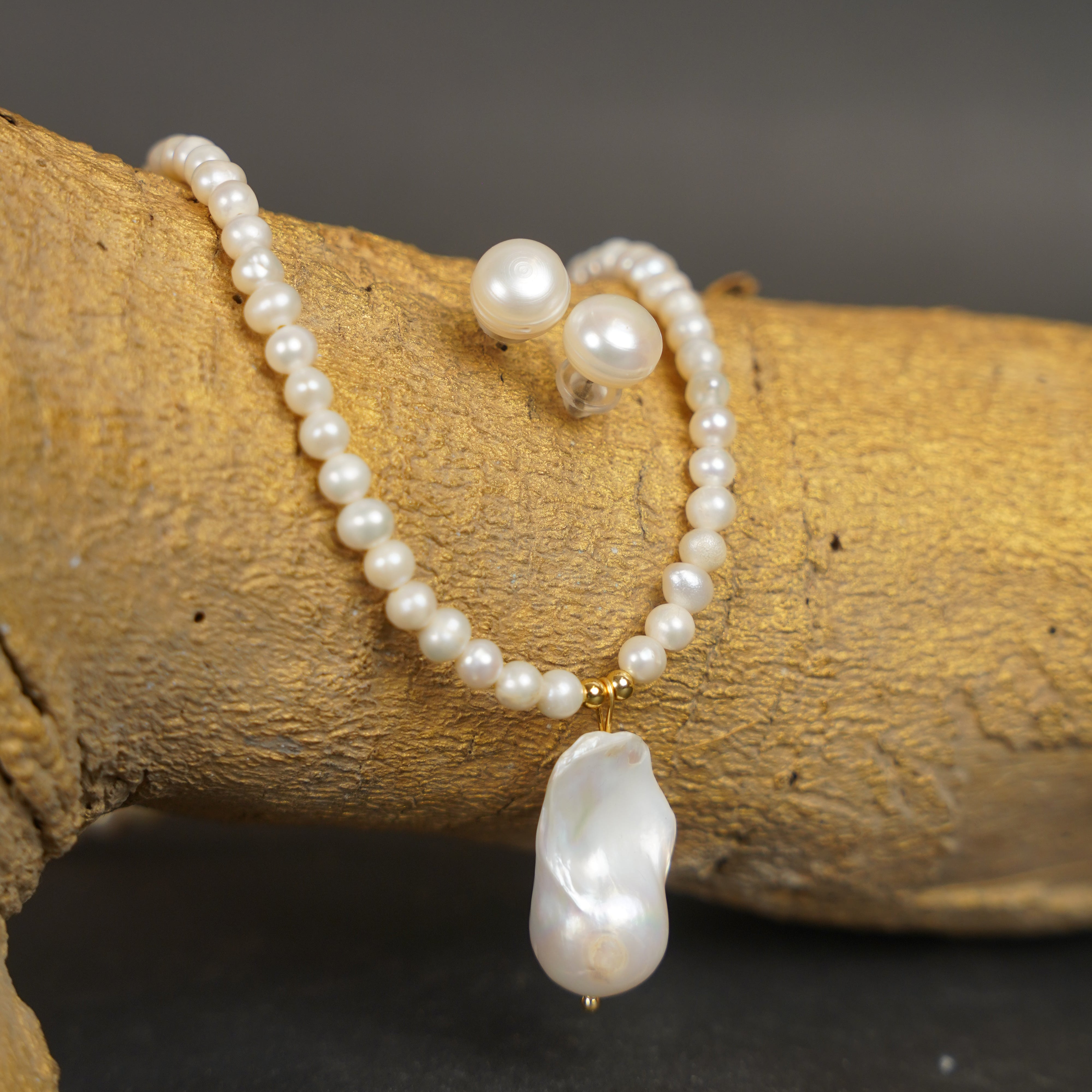 Elegant Freshwater Pearl Necklace with Baroque Pearl Pendant