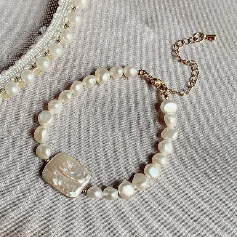 Freshwater Pearl Bracelet with Iridescent Mother of Pearl Centerpiece