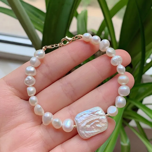 Freshwater Pearl Bracelet with Iridescent Mother of Pearl Centerpiece