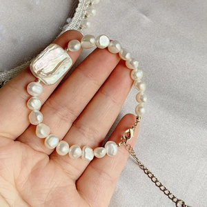 Freshwater Pearl Bracelet with Iridescent Mother of Pearl Centerpiece