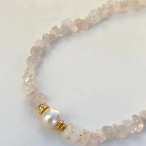 Natural stone pearl necklace featuring rose quartz combined with genuine pearls for a unique and elegant design
