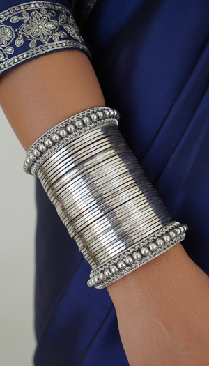 Elegant silver mirror-polished bangles set – minimalist modern jewelry by Urban Gear