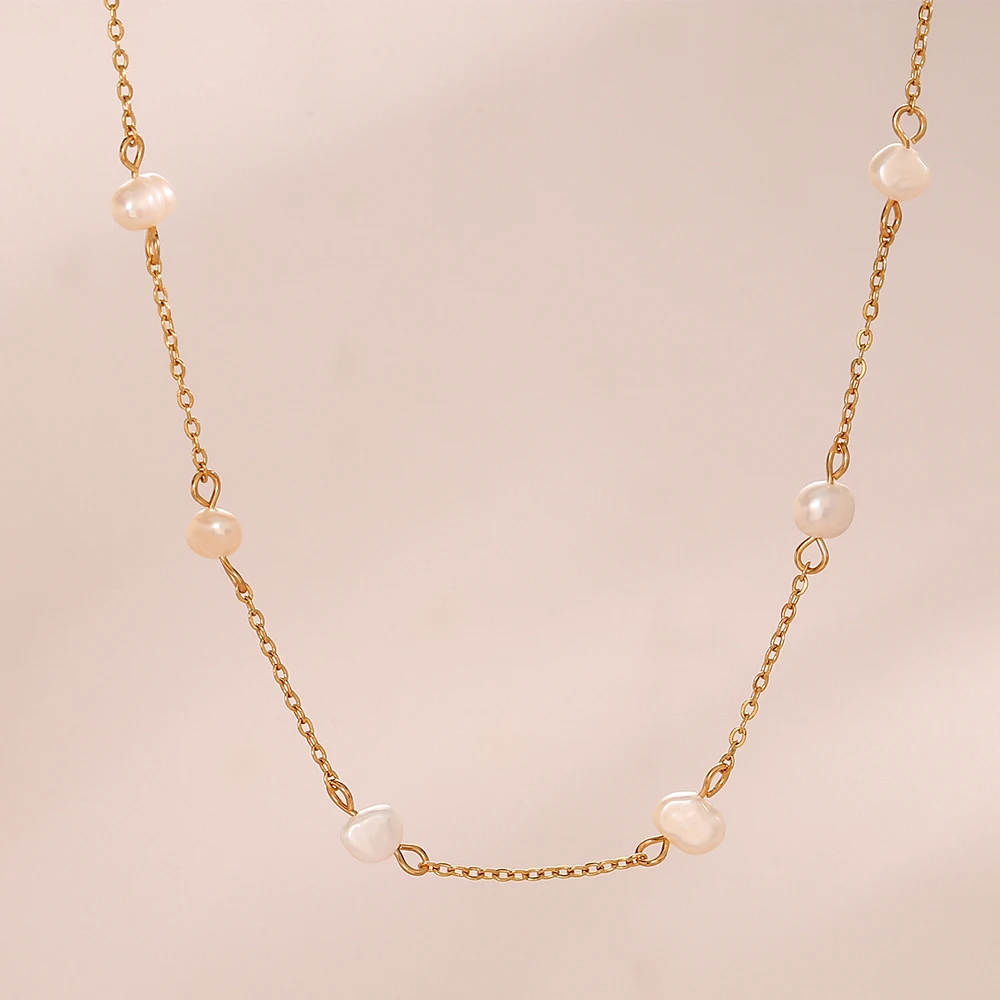 Elegant freshwater pearl necklace with an 18K gold-plated chain