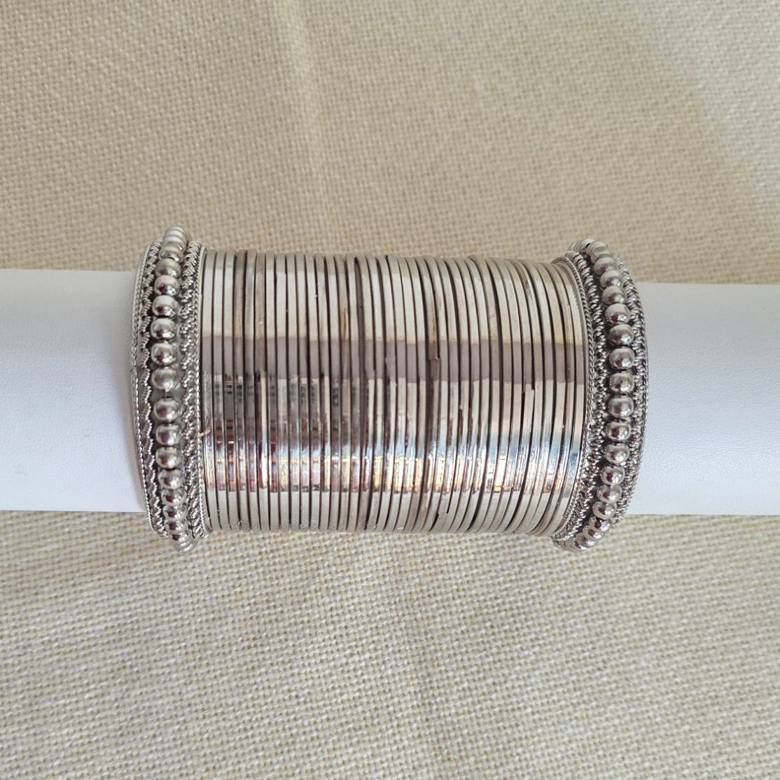 Elegant silver mirror-polished bangles set – minimalist modern jewelry by Urban Gear