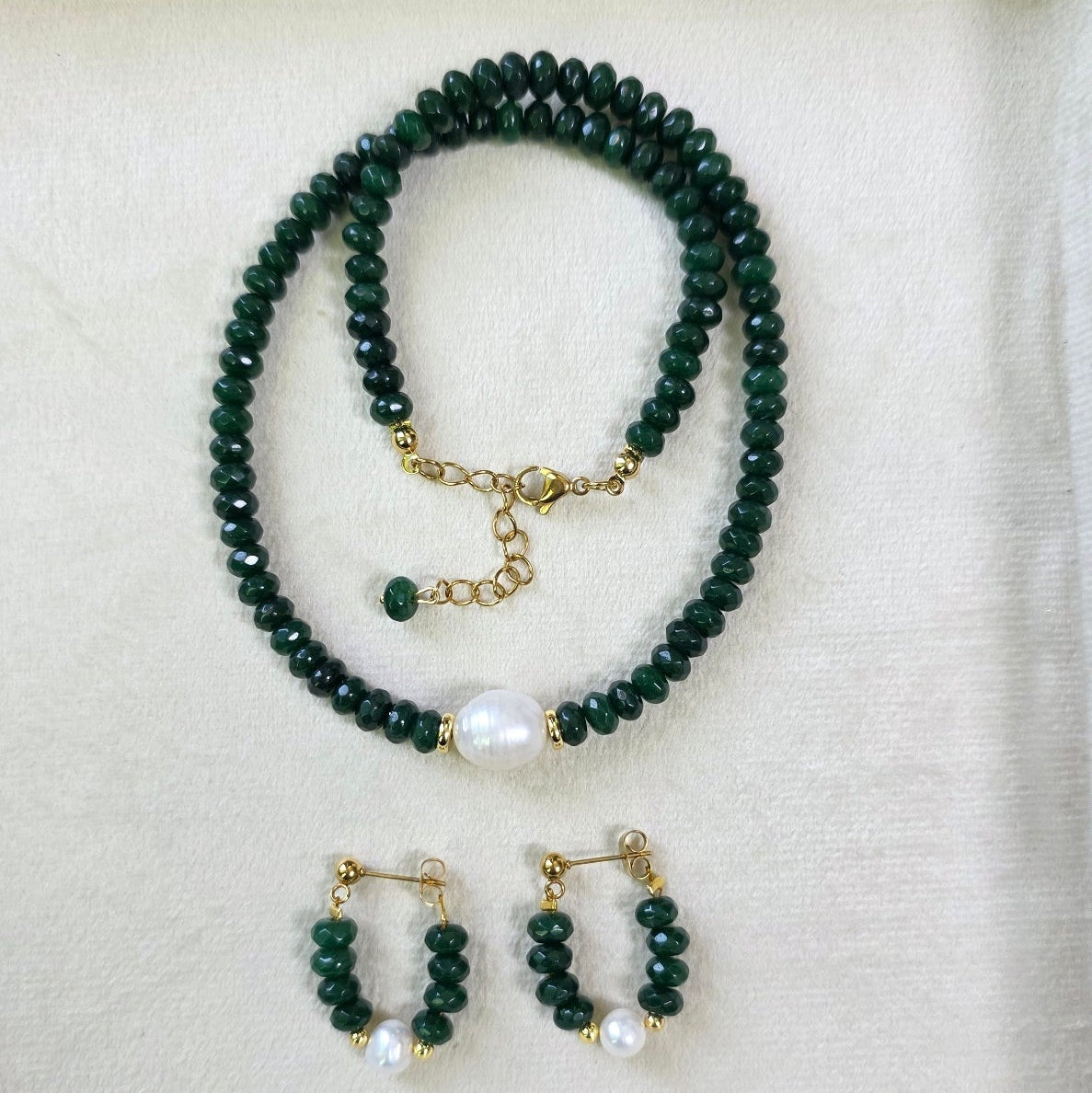 Green aventurine necklace set with freshwater pearl and matching earrings
