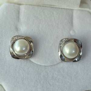 Freshwater pearl stud earrings in sterling silver 925 chandi