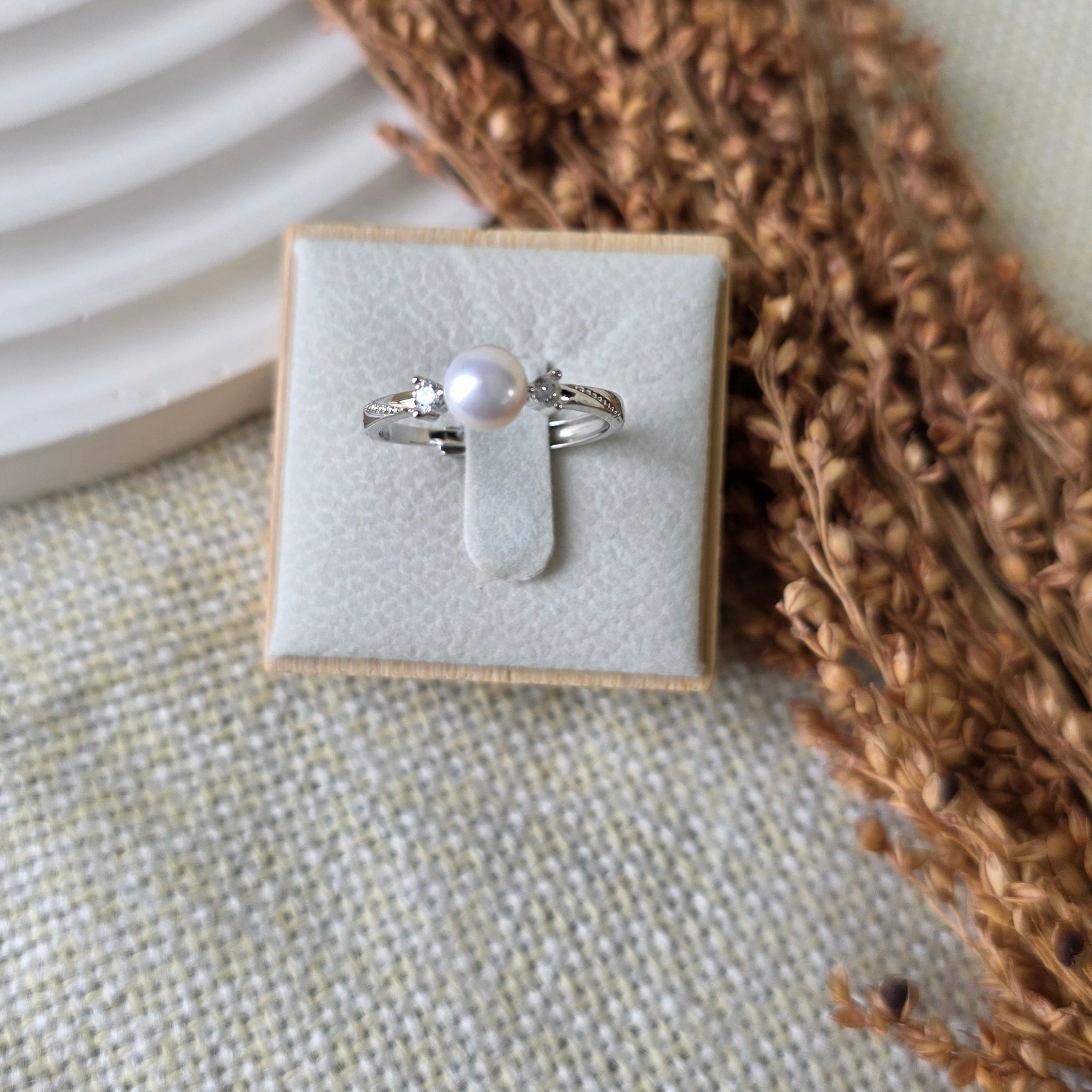Minimal chandi ring with freshwater pearl