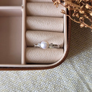 Minimal chandi ring with freshwater pearl