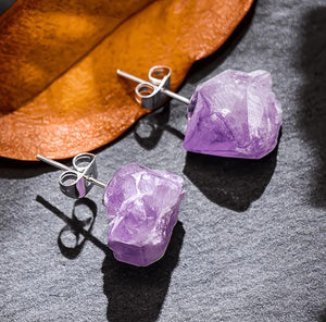 Natural amethyst raw stone stud earrings in purple with approximately 2 cm length