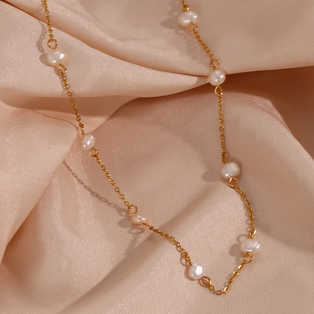 Elegant freshwater pearl necklace with an 18K gold-plated chain