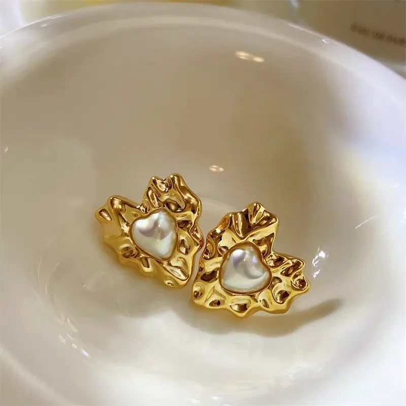 Textured gold-plated heart pearl earrings by Urban Gear – elegant hypoallergenic women’s jewelry