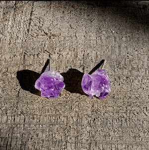 Natural amethyst raw stone stud earrings in purple with approximately 2 cm length