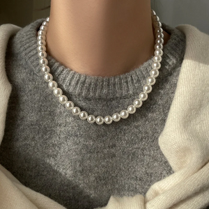 Magnetic White Pearl Necklace with European and American style, featuring elegant white pearls and a secure magnetic clasp, perfect for personalized fashion