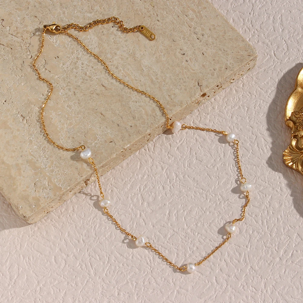 Elegant freshwater pearl necklace with an 18K gold-plated chain