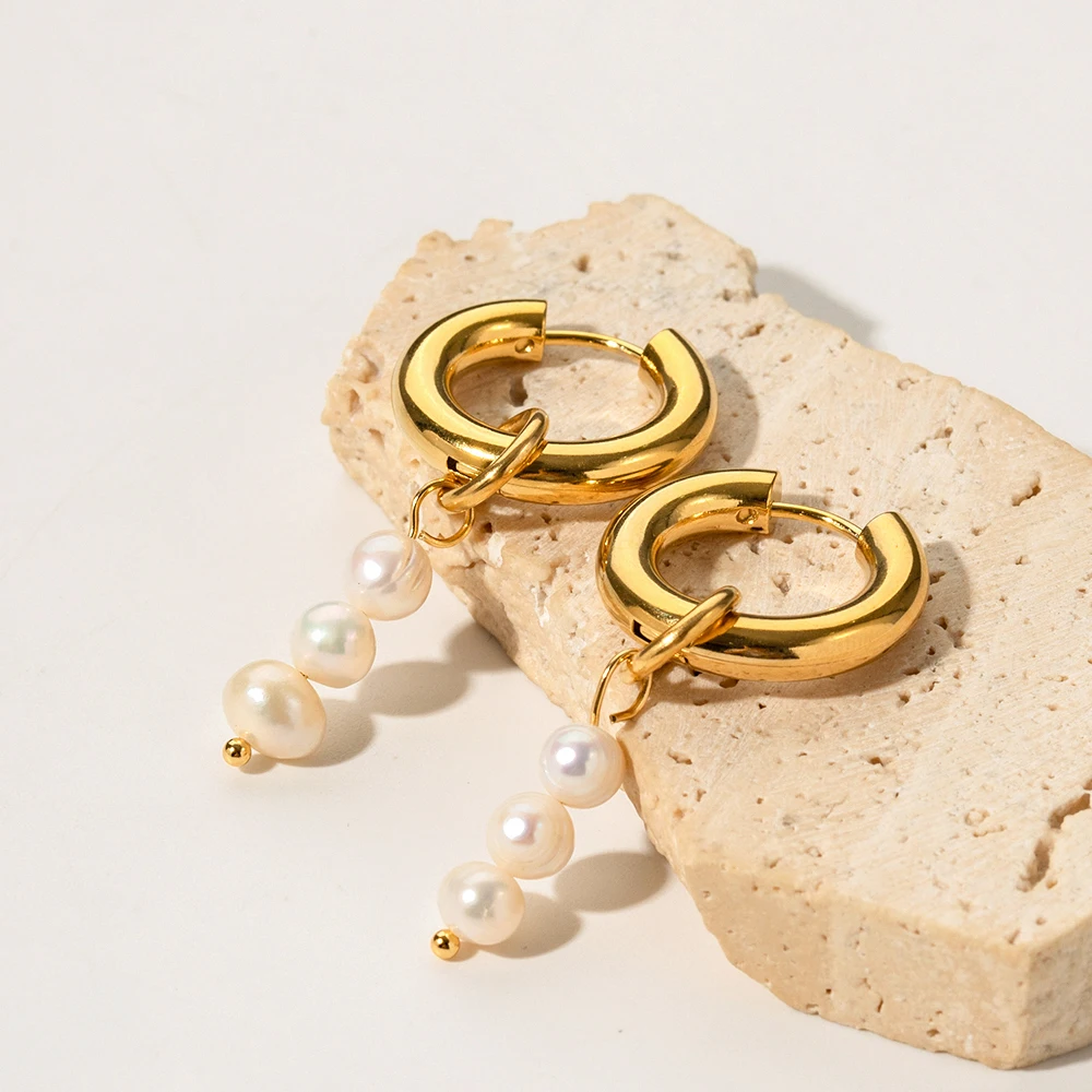 Gold-Plated Hoop Earrings with Freshwater Pearls | Elegant Jewelry | UG