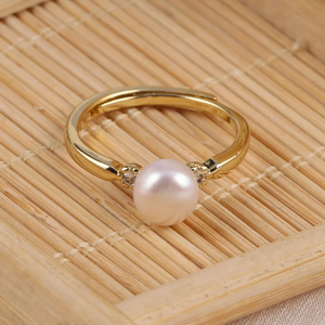 Classic Gold-Plated Pearl Ring with Crystal Accents Urbangear