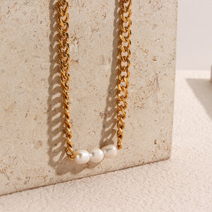 Elegant Gold Chain Necklace with Freshwater Pearls Urbangear