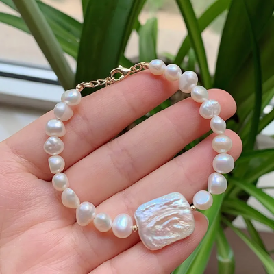 Freshwater Pearl Bracelet with Iridescent Mother of Pearl Centerpiece 