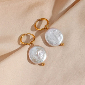 Minimalist freshwater pearl hoop earrings featuring a sleek gold-plated design