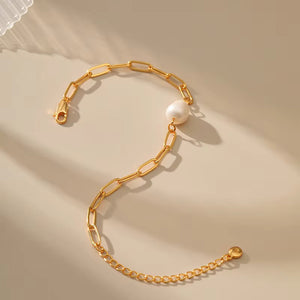 Minimalist Gold Chain Bracelet with Freshwater Pearl Charm