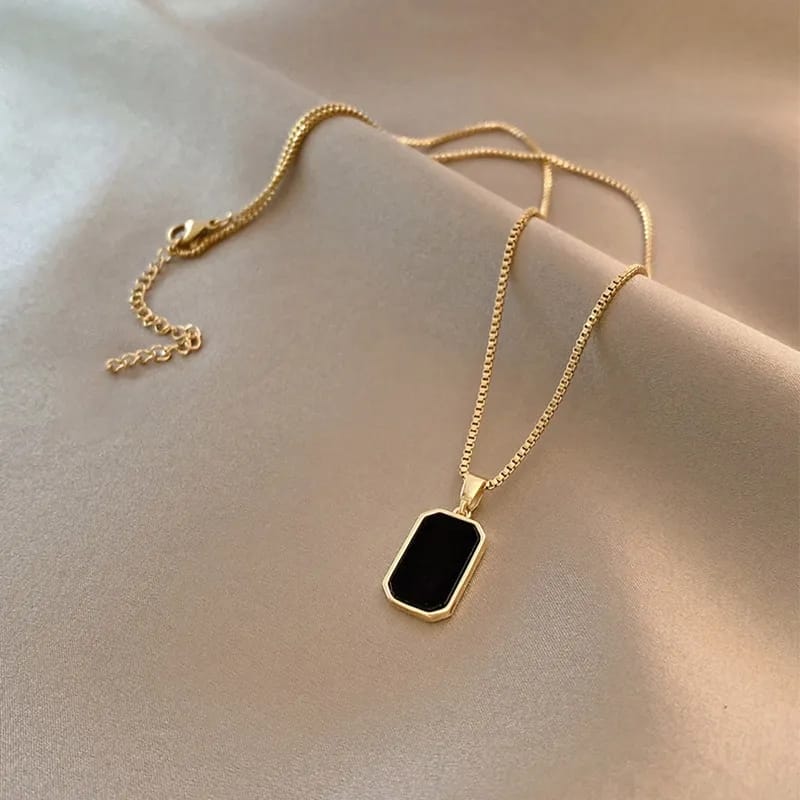 Minimalist Rectangular Pendant in Black Urbangear