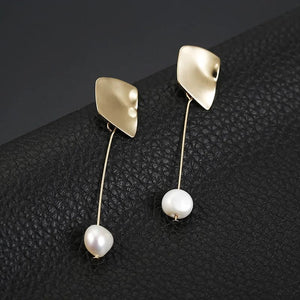 Natural Pearl Hanging Earrings Urbangear