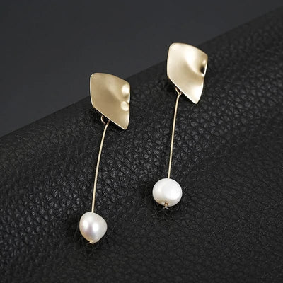 Natural Pearl Hanging Earrings Urbangear