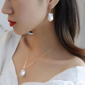 baroque pearl necklace and matching gold-plated earrings with freshwater pearls