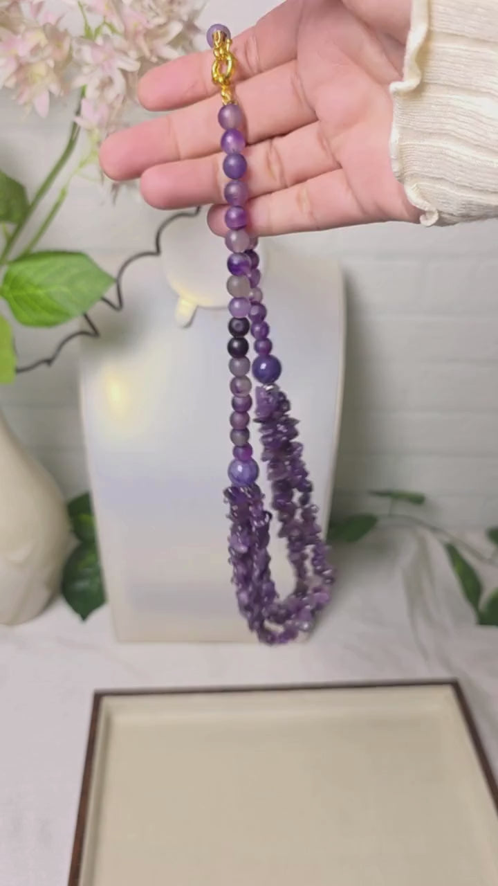 a model wear the same necklace in a luxry dress dont show the model face