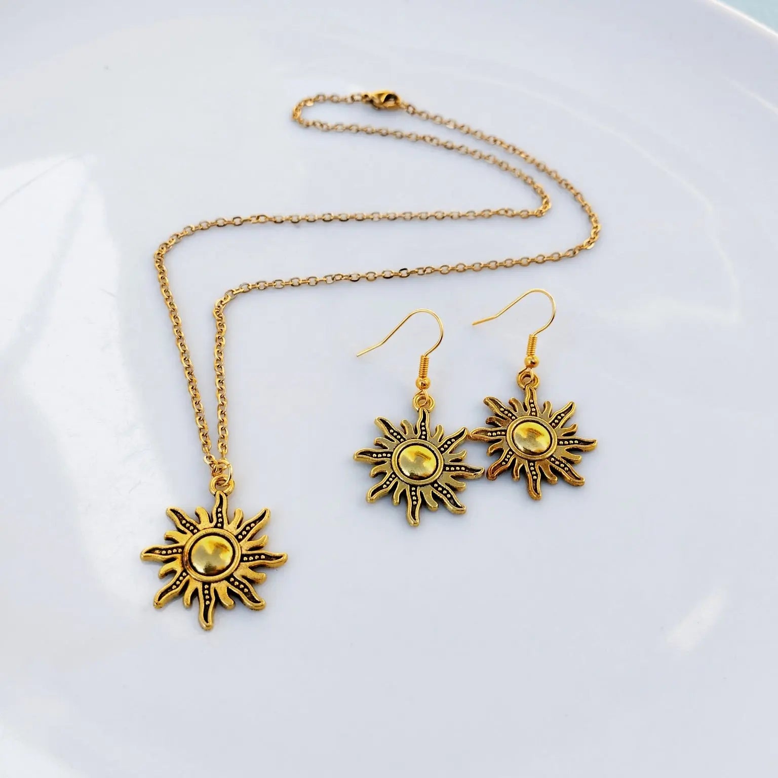 Sun Pendant Necklace and Earrings Set Urbangear